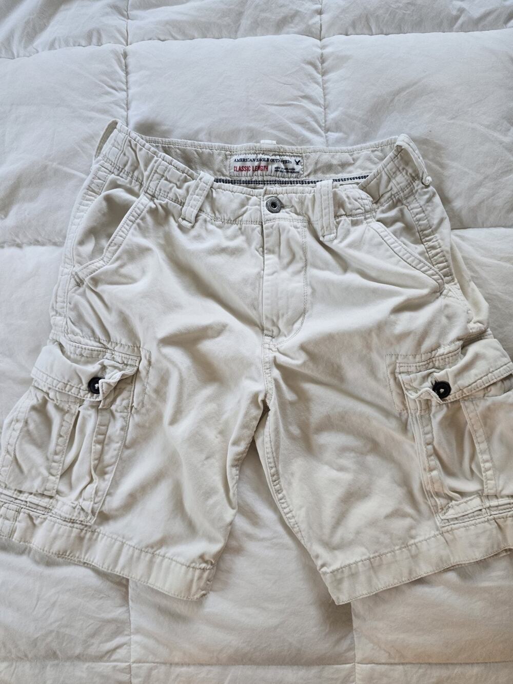 American Eagle Cargo Shorts sz 32 Off-White prep back to school everyday casual